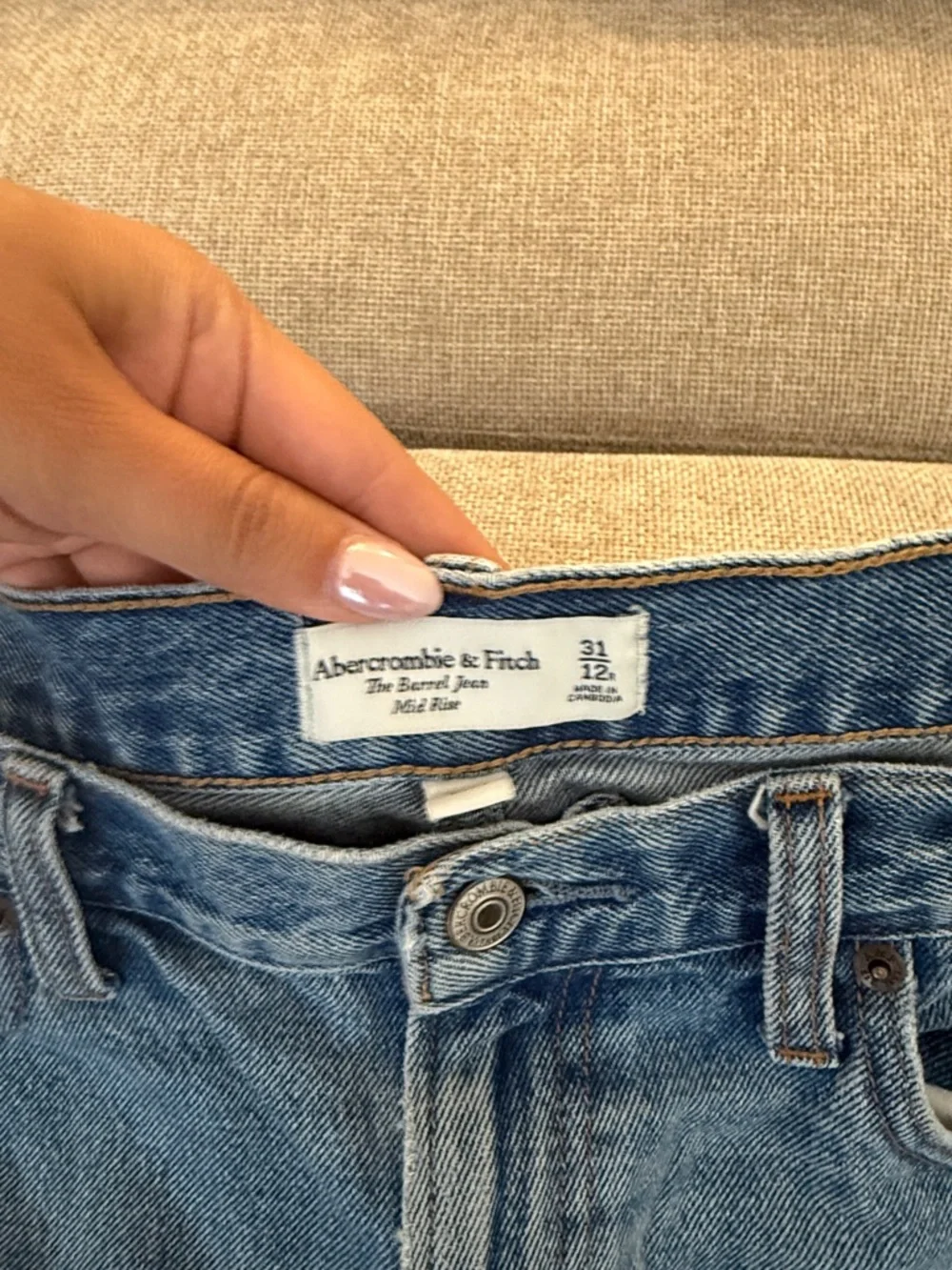 Abercrombie & Fitch Mid-Rise light blue barrel Jean - Picture 4 of 5